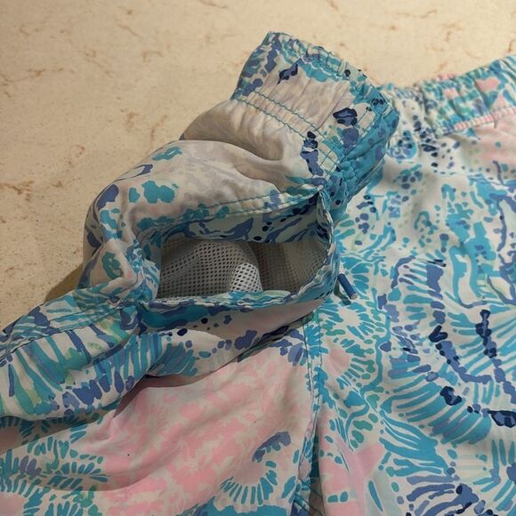 Lilly Pulitzer junior capri swim trunks with Tropical Print SZ Medium(5-7) - Picture 3 of 8